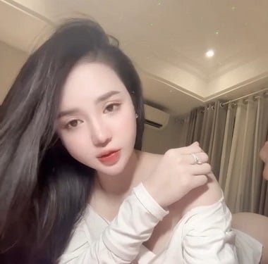 Chu Thúy Quỳnh trông sexy và dễ thương