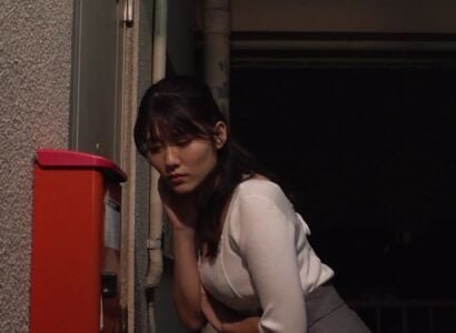 Chạy tới phàn nàn với anh hàng xóm vì bộ phim đen ngắn và hậu quả