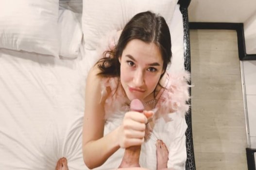 Nàng chị thích học mà cũng thích ngủ cùng